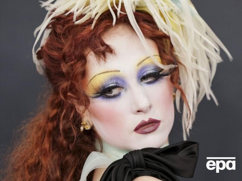 Лауреатка "Греммі" Роан засвітилася на премії в "неймовірно ефектному" ретрообразі від Готьє. Фото