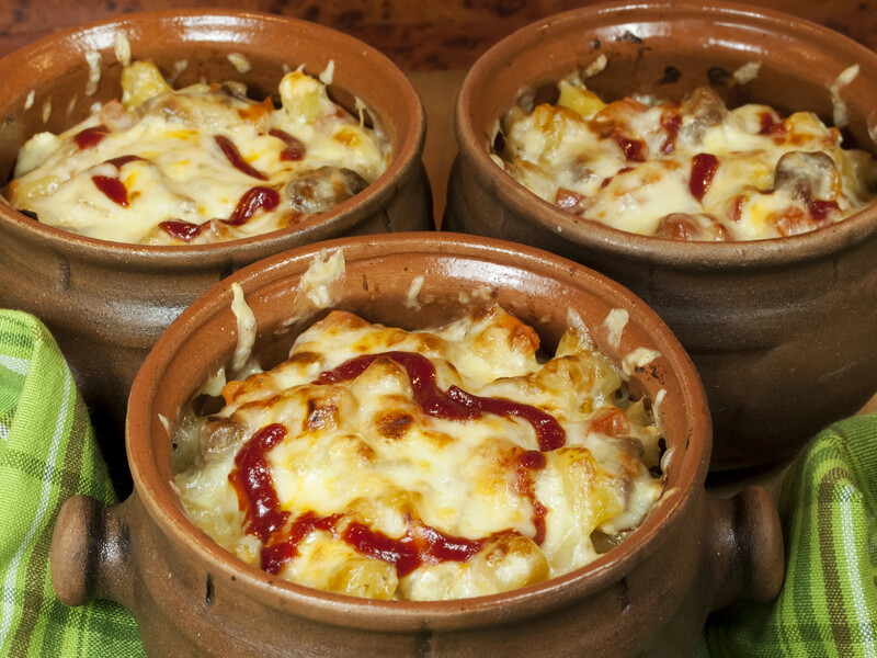 Приготуйте цю поживну й ароматну запечену картоплю із м'ясом за рецептом Клопотенка