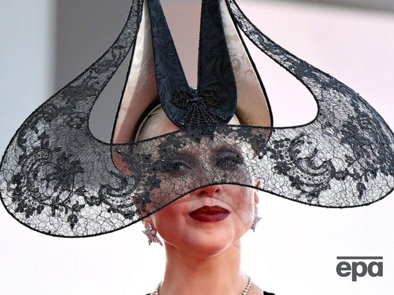 Викладачка вокалу з Рівного записала з ученицею кавер на хіт Леді Гаги. Співачка відреагувала. Відео