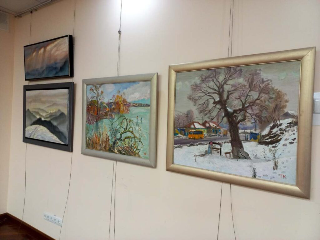 Зима в хурделиці, у зорях. У снах Зима в хурделиці, у зорях. У снах