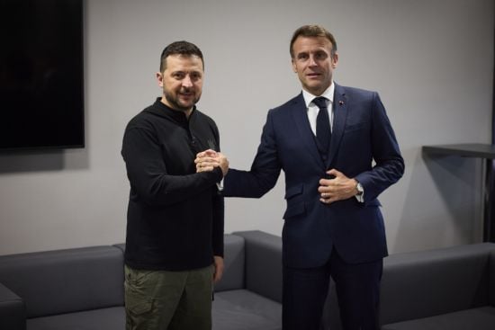 Зеленський поспілкувався з Макроном: обговорили справедливе закінчення війни