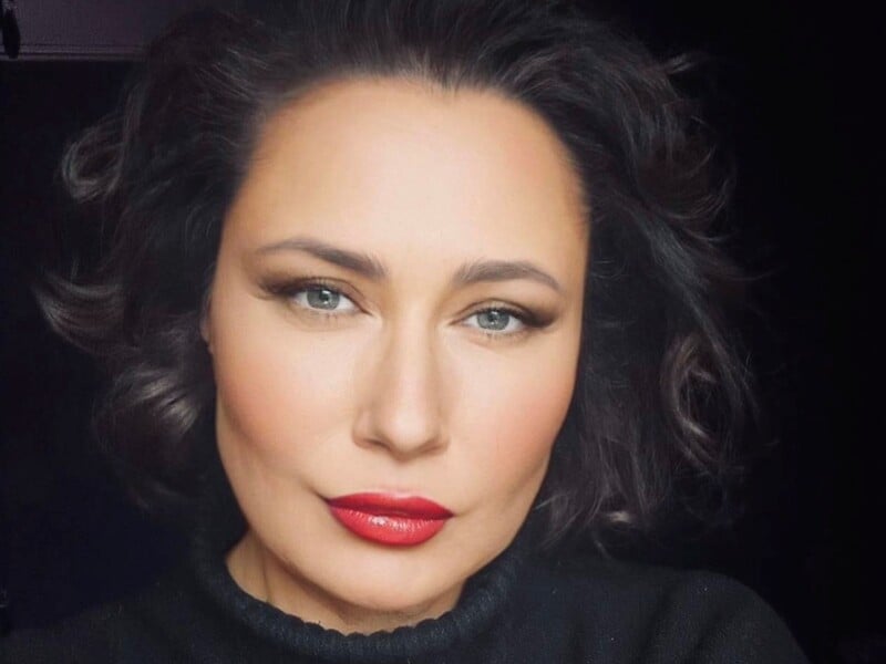 50-річна Мозгова показала, який має вигляд із макіяжем і без нього. Фото