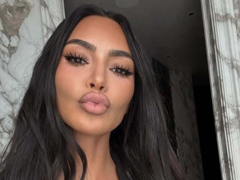 Кардаш’ян продемонструвала, який вигляд мала в купальнику понад 20 років тому. Фото тоді й зараз