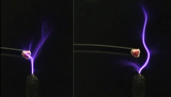 Фізики змогли передати електрику повітрям: з'явилося відео