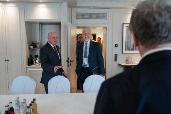 Україна та Європа мають брати участь у переговорах: президент Чехії про завершення війни