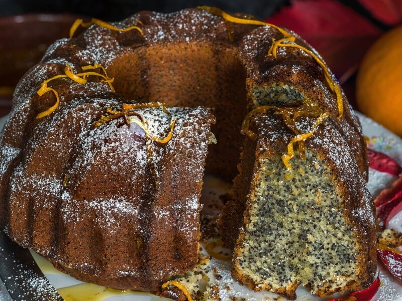 Додайте в тісто цей інгредієнт – і маковий пиріг вийде ніжним. Рецепт фірмового десерту