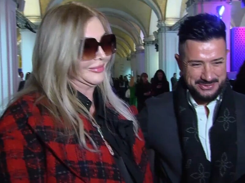 "Мали вигляд щасливих". Налчаджиоглу й Білик, тримаючись за руки, засвітилися на публіці у День закоханих