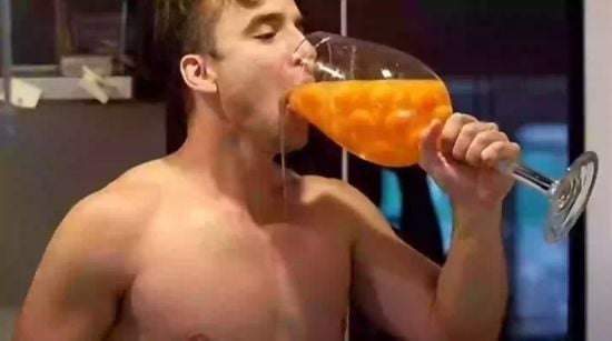 Чоловік з'їв 900 яєць за місяць та розповів про приголомшливі зміни у своєму тілі – фото