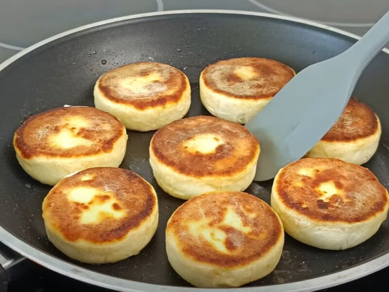 Додайте це до борошна – і сирники вийдуть надзвичайно смачними. Рецепт ідеального тіста