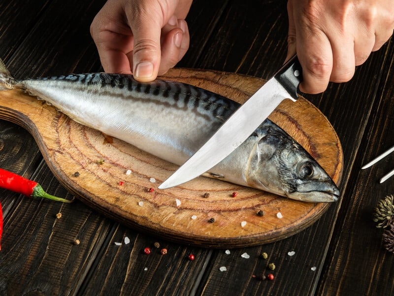 Зробіть це зі скумбрією перед приготуванням, щоб вона не була гіркою