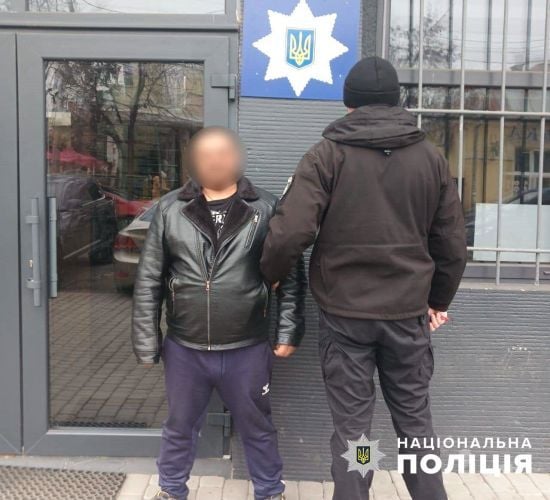 На Закарпатті чоловік жорстоко побив коня: яке покарання йому загрожує (фото)