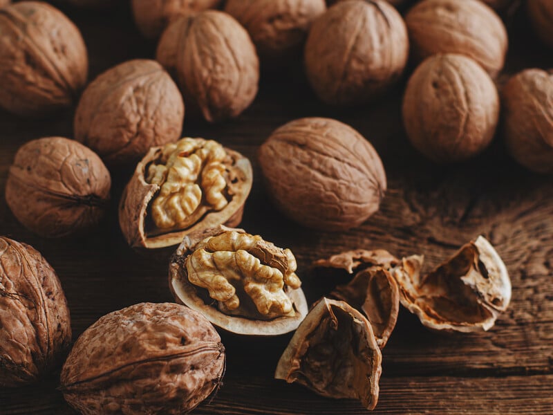 Скористайтеся цією хитрістю – і горіхи "почистяться самі". Лайфхак, який справді працює