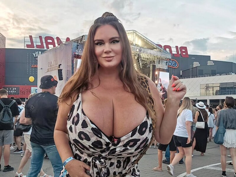 Пишногруда модель Міла Кузнєцова розповіла, скільки заробляє на OnlyFans