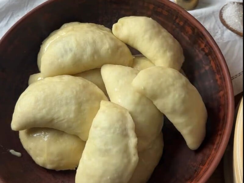 Додайте це до борошна – і вареники на парі вийдуть пишними й смачними. Рецепт тіста без яєць