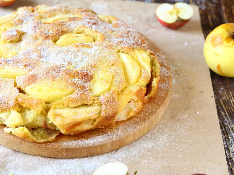 За цим рецептом шарлотка вийде дуже смачною. Приготування за чотири кроки