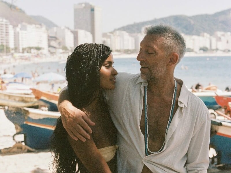 Дівчина Касселя показала фігуру за місяць після пологів