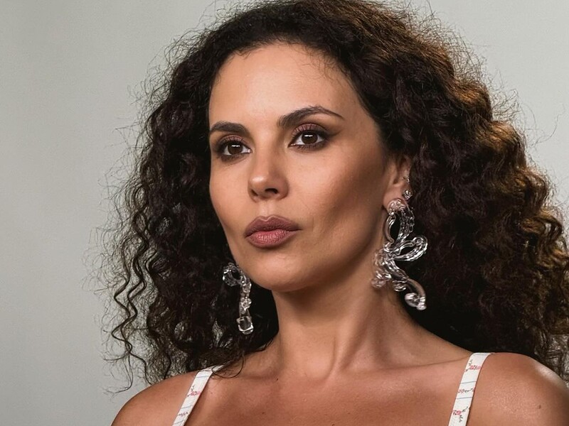 Каменських показала, як обідає в салоні автомобіля