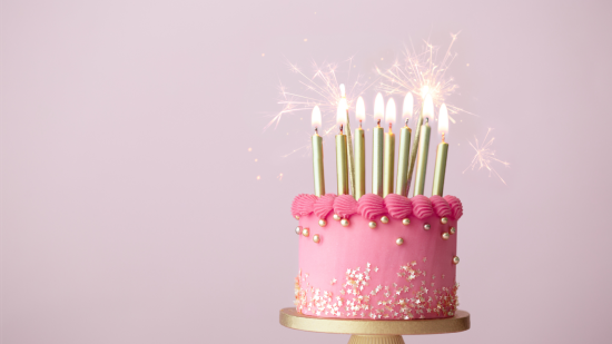 Чи можна завчасно святкувати день народження: відповідь священника вас здивує