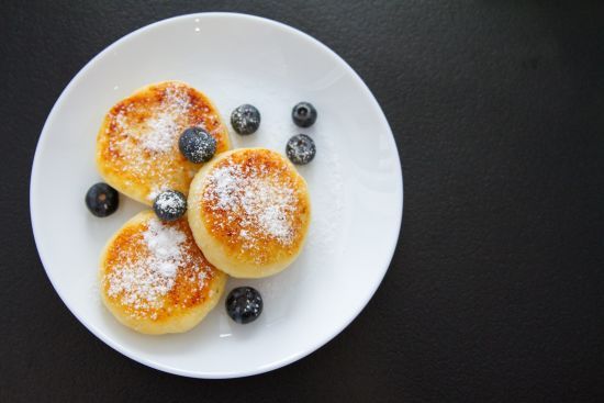 Замініть борошно іншим інгредієнтом і сирники вийдуть неймовірно ніжними: рецепт 