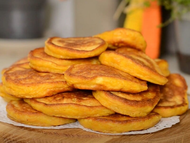 Оладки з морквою для дитини. Рецепт тіста на кефірі з апельсиновим соком