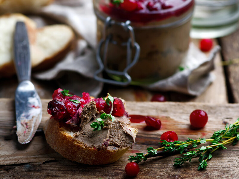 "Вперше спробувала запекти паштет в духовці і результат – супер". Печінковий паштет з ягодним конфітюром