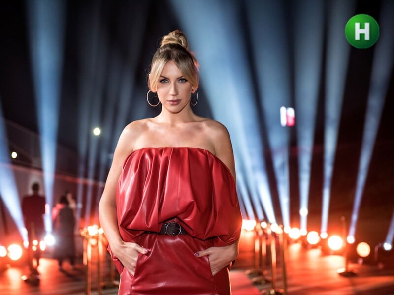 Нікітюк, про вагітність якої писали ЗМІ, з'явилася на публіці у вбранні вільного крою. Відео