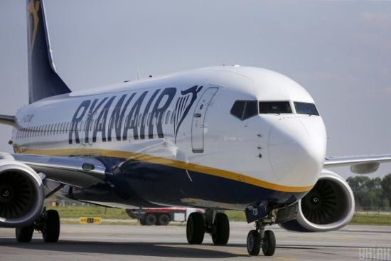 Літак два дні не міг залишити аеропорт через "безквиткового пасажира": хто проник на борт