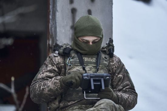 Батальйон безпілотних систем "Рейд" збирає на ударний дрон