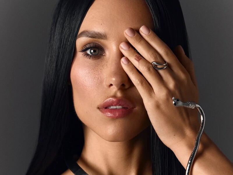 Квіткова показала, який вигляд має в образі брюнетки