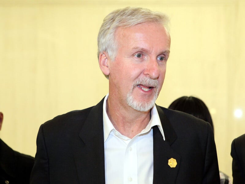 Режисер "Титаніка" Кемерон виїхав зі США, щоб не бачити "обличчя Трампа на перших шпальтах газет"