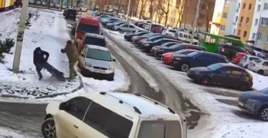 У Харкові чоловіки у військовій формі напали на велосипедиста: реакція ТЦК та поліції