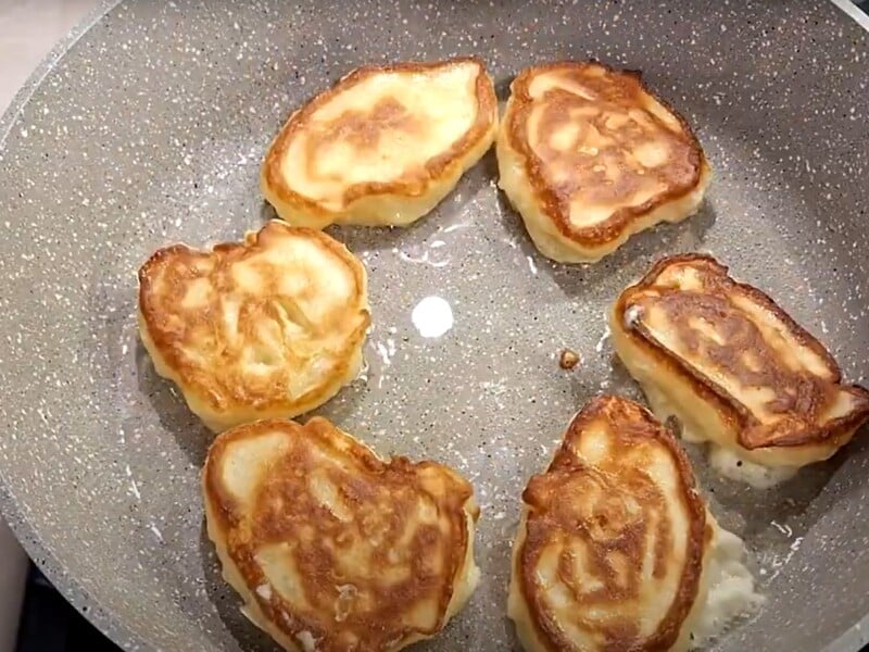 Приготуйте тісто за цим рецептом – і оладки вийдуть пишними, ніжними і смачними