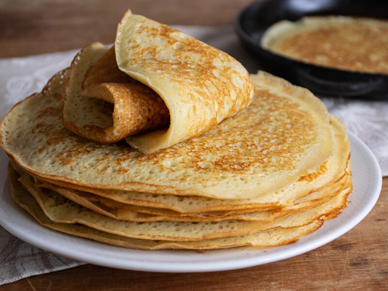 Додайте в тісто це борошно – і млинці вийдуть дуже смачними й особливо яскравими. Рецепт Клопотенка