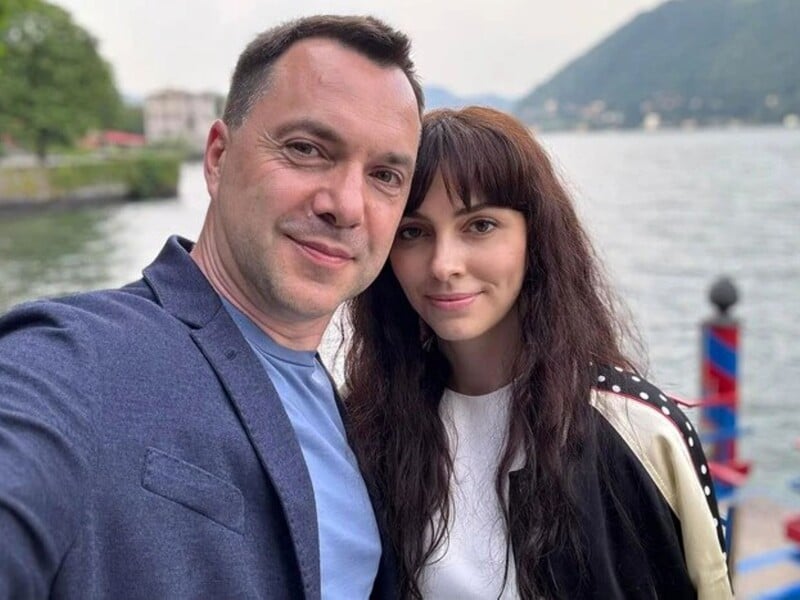 Дружина Арестовича, яка мріяла стати першою леді України, подала на розлучення