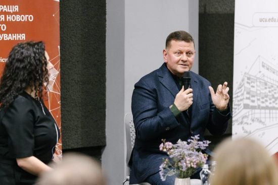 Залужний звернувся до молоді: потрібна рішучість, часу обмаль