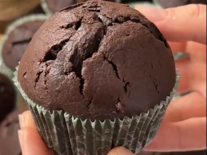 Додайте це до яєць – і кекси вийдуть дуже смачними. Рецепт шоколадних мафінів
