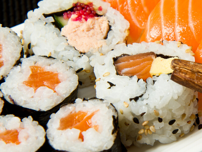 Завдяки цьому лайфхаку ви приготуєте рис для суші зі звичайних інгредієнтів