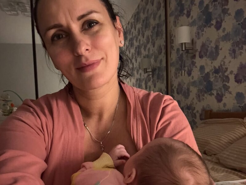 Глінська показала, як її чоловік спілкується з дитиною, а також реакцію їхніх доньок одна на одну