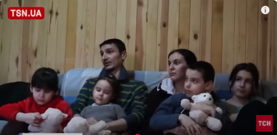У Херсоні родина із чотирма дітьми три роки прожила у підвалі: історія отримала несподіване продовження