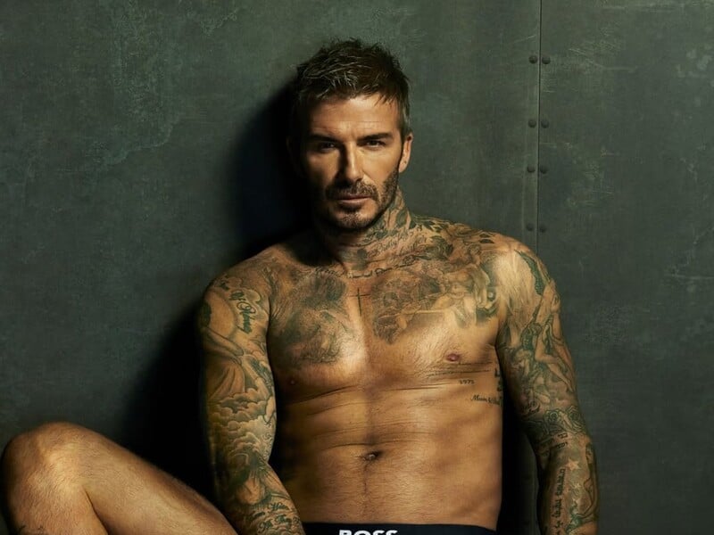 Бекхем, Джолі, Йовович та інші зірки, які 2025 року святкують 50-річчя. Який вигляд вони зараз мають