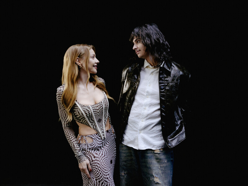 Тіна Кароль презентувала дуетну пісню з "неповторним звуковим ландшафтом", яку записала із SadSvit. Відео