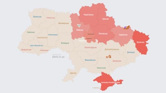Частину України охопила повітряна тривога: де є загроза "Шахедів", ракет і КАБів