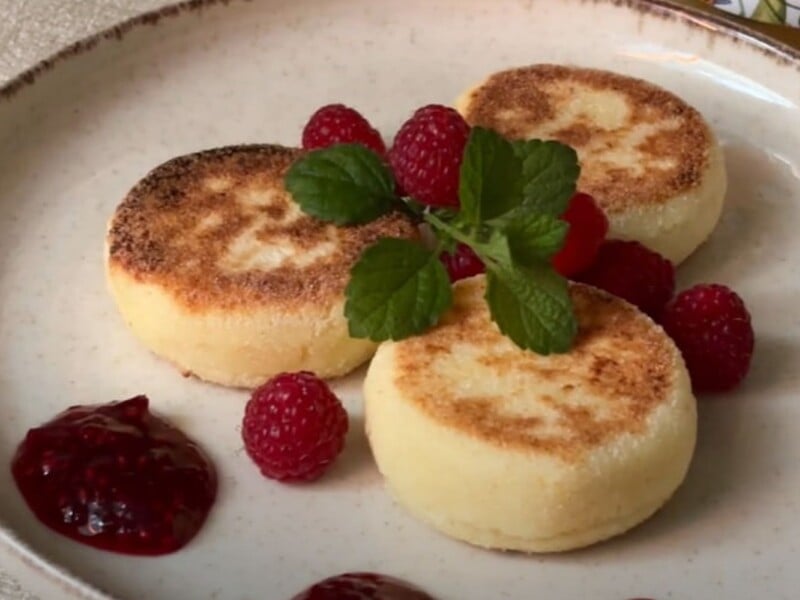 Змішайте це із сиром – і сирники будуть неймовірно ніжними й смачними. Рецепт тіста без борошна