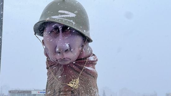 "Чуйло": у Литві з'явилася скульптура Путіна у вигляді члена – фото