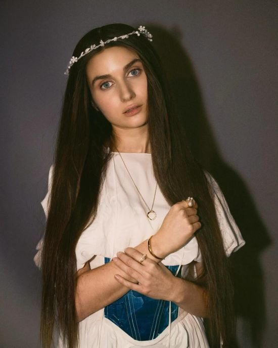 На Jerry Heil просто під час виступу на сцені впали декорації