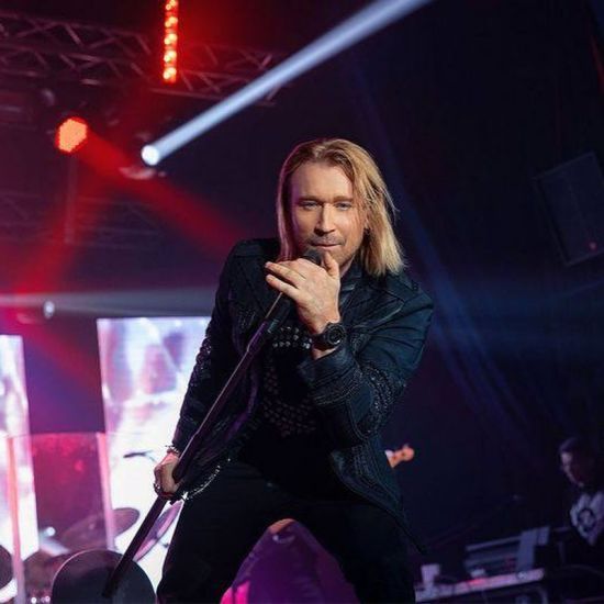 Олег Винник зі сцени висловився про допомогу ЗСУ і відповів на закиди: "Мені до одного місця"