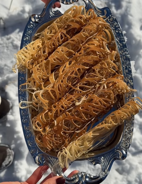 Як вафельні трубочки: оригінальний рецепт хрустких млинців-павутинок