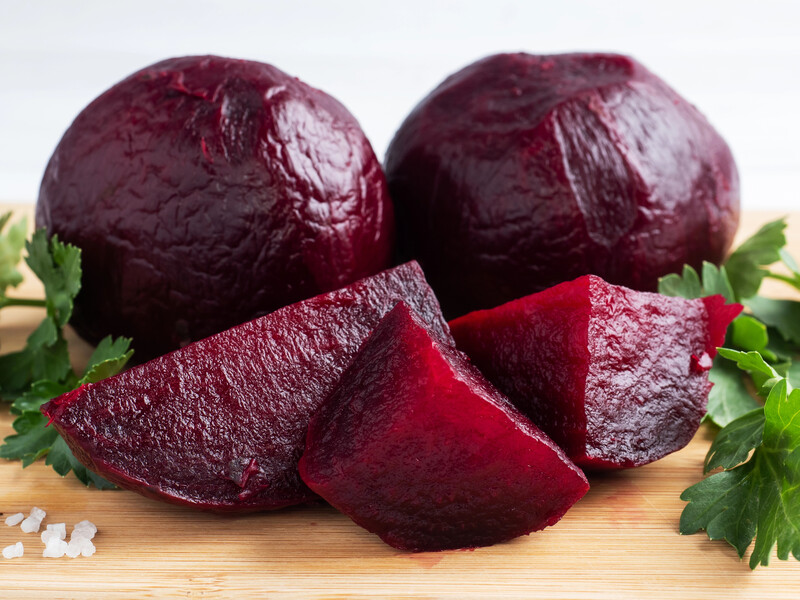 Додайте це в каструлю – і буряк стане набагато смачнішим і не втратить кольору. Лайфхак