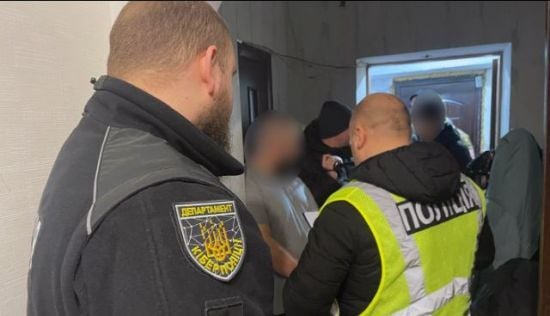 Розповсюджував дитяче порно: у Хмельницькому затримали 44-річного чоловіка