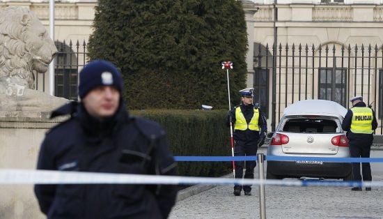 У Польщі з приміщення міськради випав та загинув молодий чоловік: ЗМІ пишуть, що це – українець